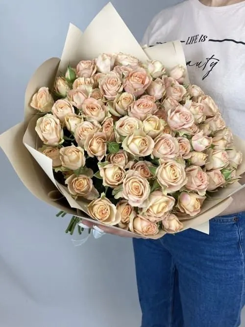 19 кустовых роз "Персик"