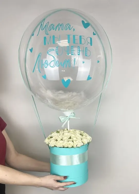 Коробка с Bubbles и кустовыми розами