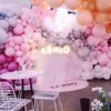 Воздушная локация стены из шариков на свадьбу