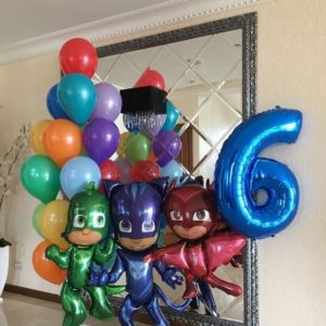 Герои в масках и воздушные шары
