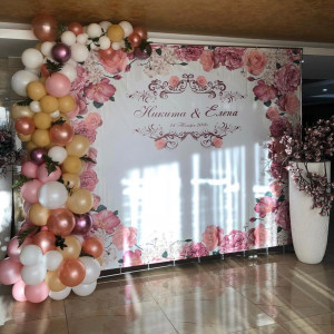 Прессволл с шарами на свадьбу