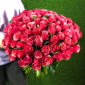 Букет из розовых роз 101 шт Кения