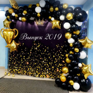 Фотозона из шаров "Черно-золотая" на выпускной