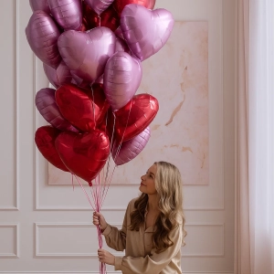 Фонтан шаров из 25 сердец