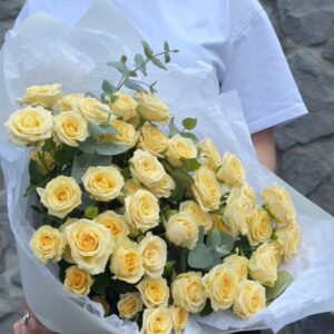 Кустовые розы «Нежно-жёлтая" фото 3
