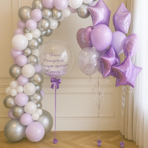 Фотозона из шаров с гирляндой