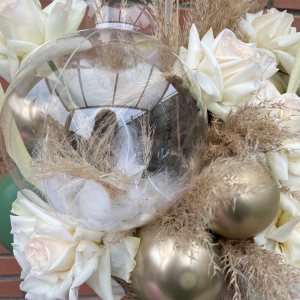 Композиция из шаров и цветов _Золотая_ фото 4