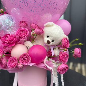 Композиция из шаров и цветов "Праздничная" с мишкой фото 2