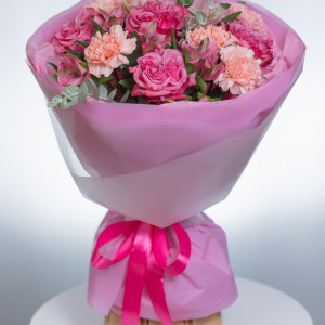 Круглый букет с пионовидной розой фото 2