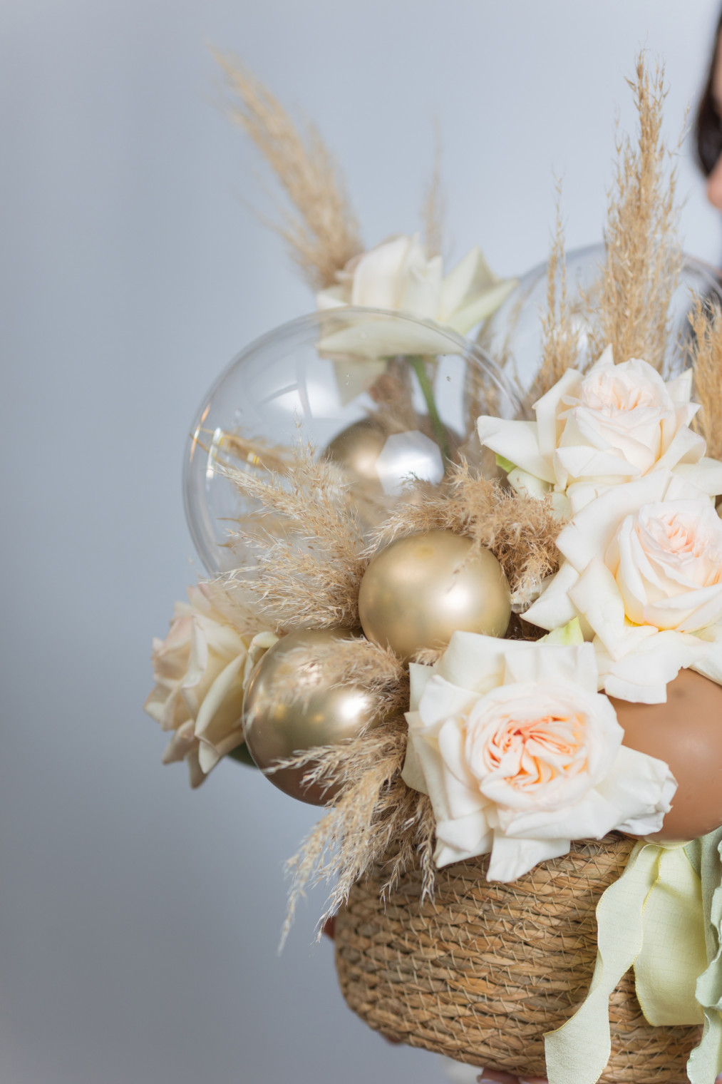 Плетеная корзина с пионовидной розой и пампасом 3 фото 5500 р Плетеная корзина с пионовидной розой и пампасом фото 3