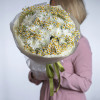 Сборный букет с хризантемой и матрикарией 1 фото