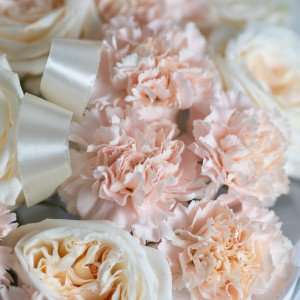 Сборный букет с пионовидной розой и диантусами 5400 р 2 фото