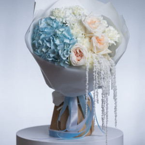 Сборный голубой букет с гортензией и амарантом