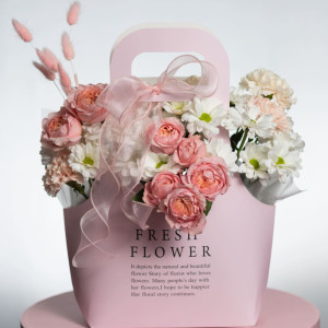 Сумочка с розой Джульетта и хризантемой фото 1