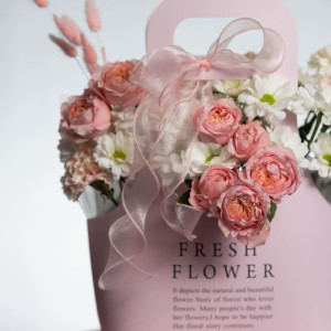 Сумочка с розой Джульетта и хризантемой фото 4