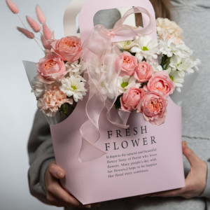 Сумочка с розой Джульетта и хризантемой фото 3