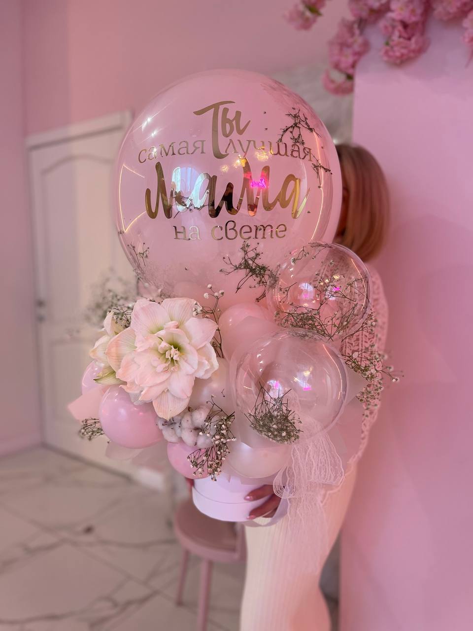 Композиция из шаров и цветов «Любимой маме» фото 4 Композиция из шаров и цветов «Любимой маме» фото 4