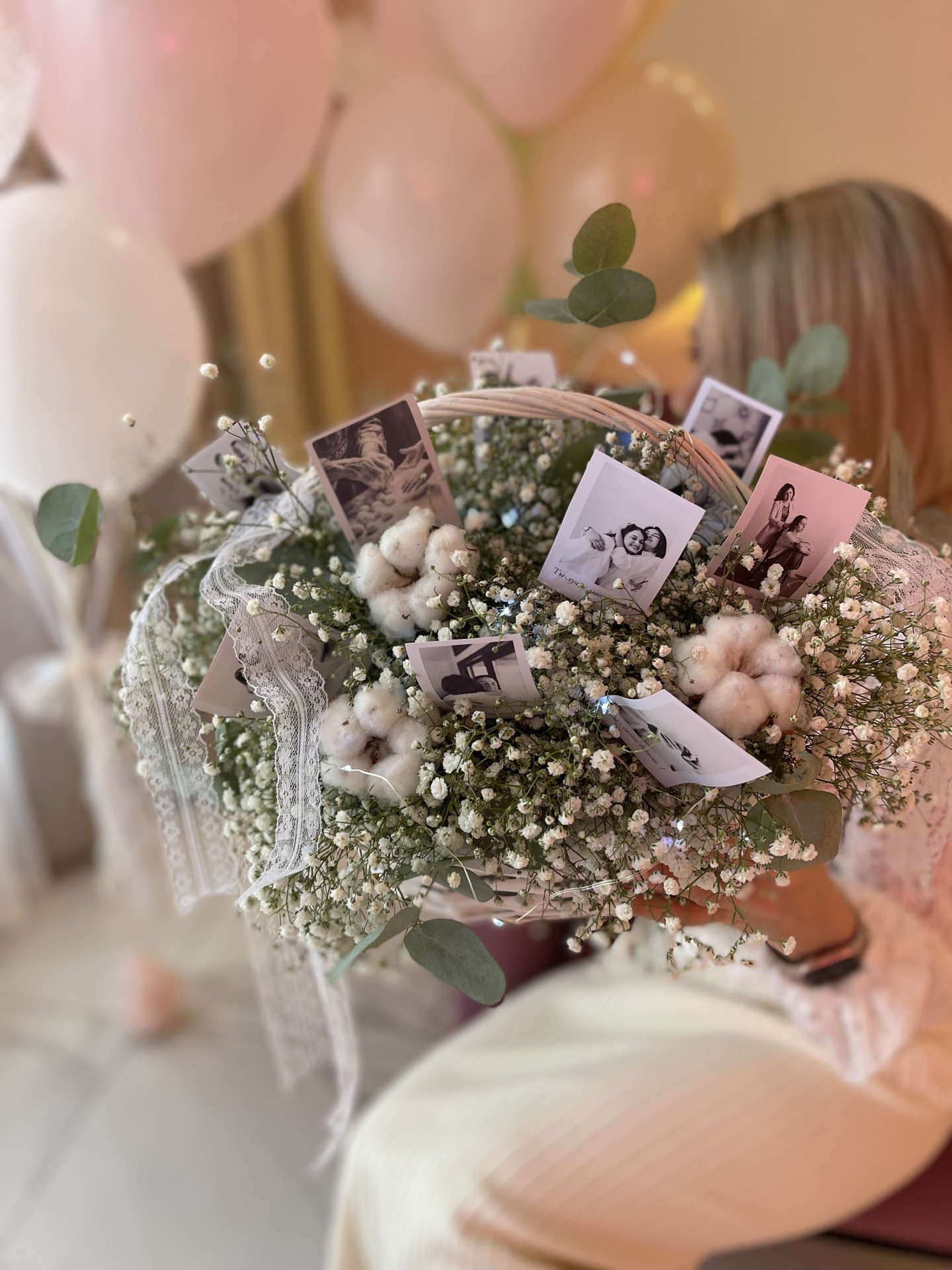 Корзина с гипзофилой и хлопком Корзина с гипзофилой и хлопком