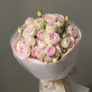 Букет из 7 кустовых роз