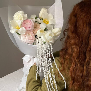 Букет из тюльпанов и ранункулюсов фото 2