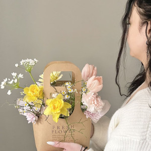 Миниатюрная корзина нарциссов фото 2