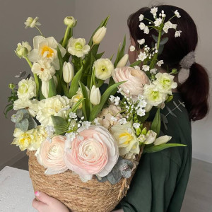 Корзина цветов к 8 марта Расцветай фото 3
