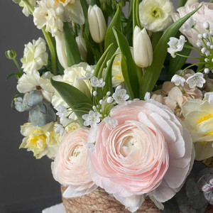 Корзина цветов к 8 марта Расцветай фото 4