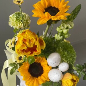 Шляпная коробка с подсолнухом и тюльпаном к Пасхе фото 3