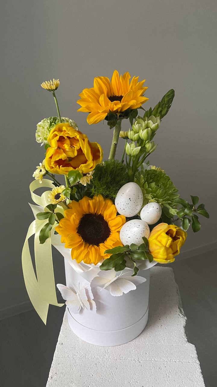 Шляпная коробка с подсолнухом и тюльпаном к Пасхе Шляпная коробка с подсолнухом и тюльпаном к Пасхе