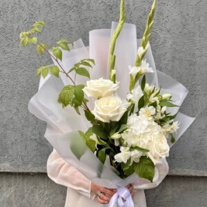 Букет к 1 сентября с гладиолусами и альстромерией